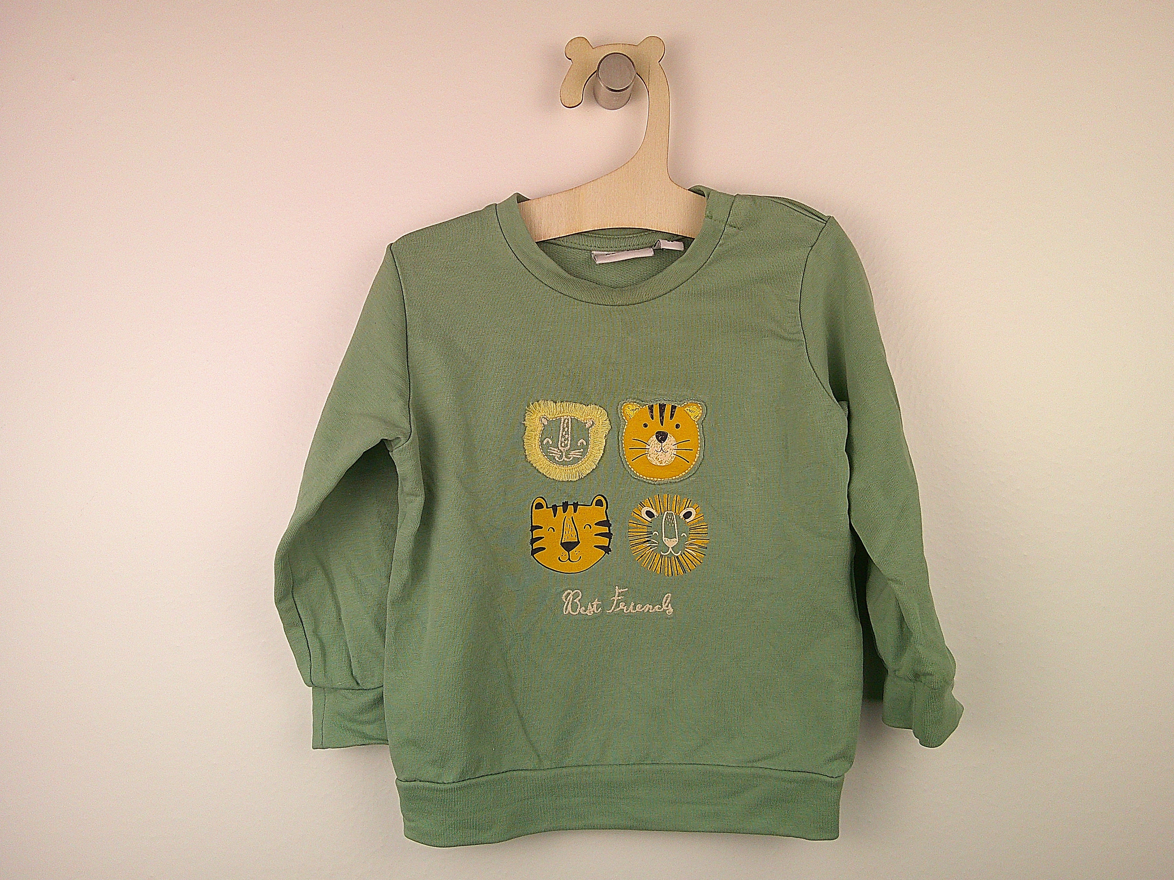 Sweatshirt